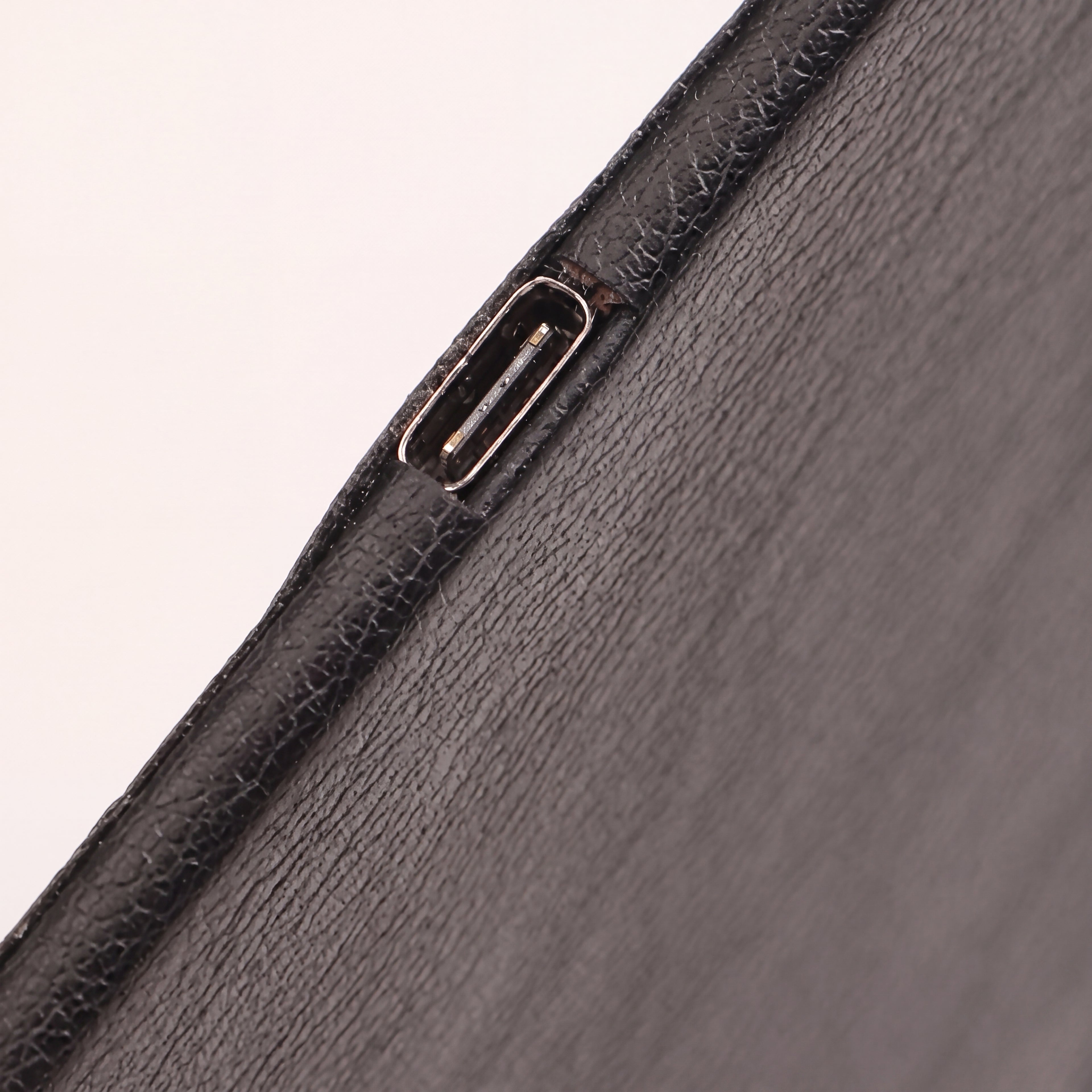 Halden™ Charging Desk Mat